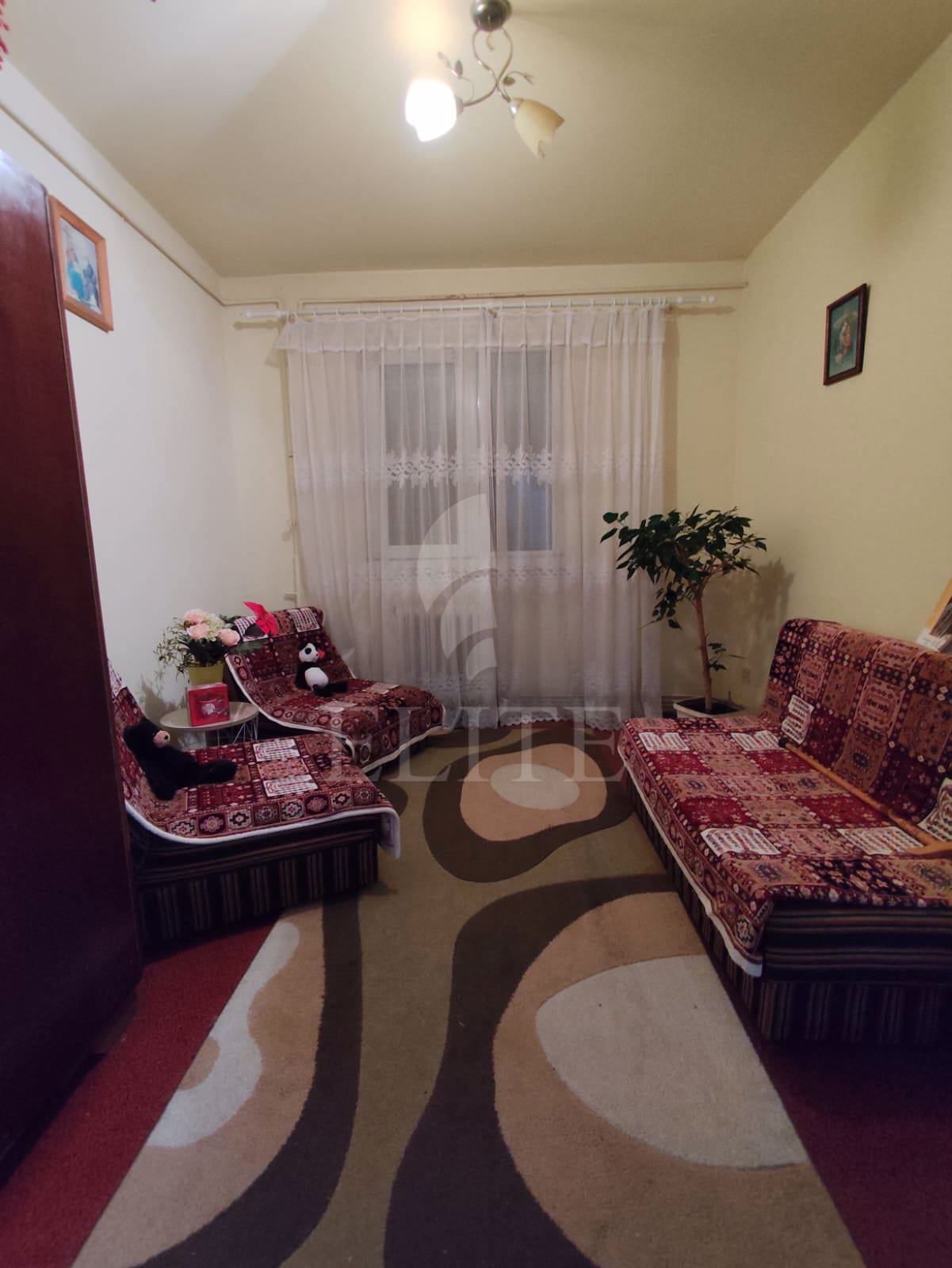 Apartament 4 camere în zona MC DONALDS-1023599
