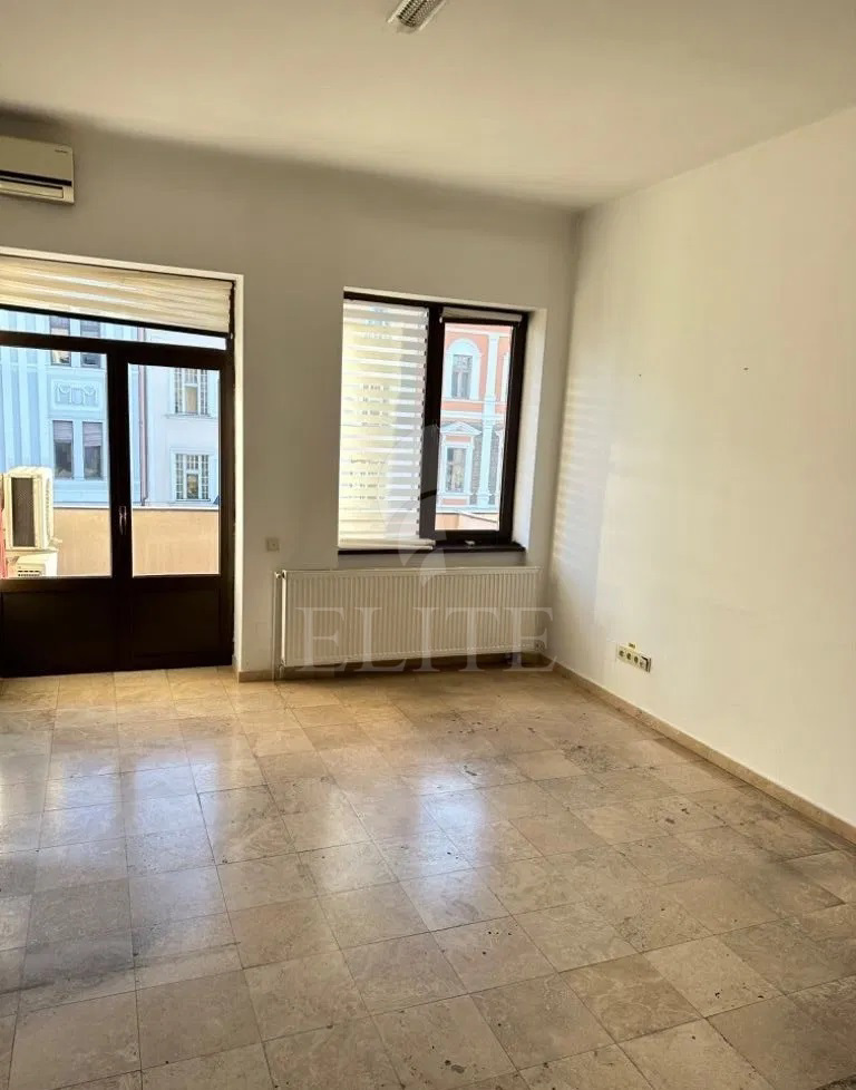 Apartament 4 camere în zona ULTRACENTRALA-1030239