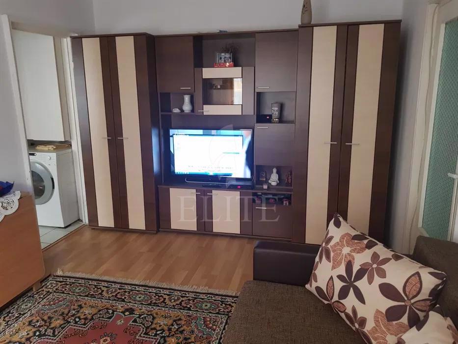 Apartament 3 camere în zona MC Donalds-1032686