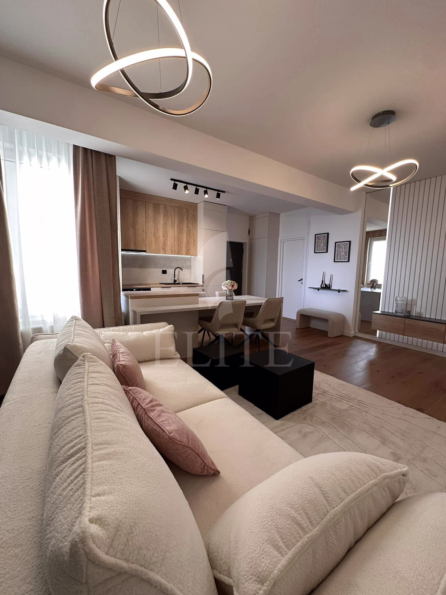 Apartament 3 camere în zona SEMICENTRALA-1039767