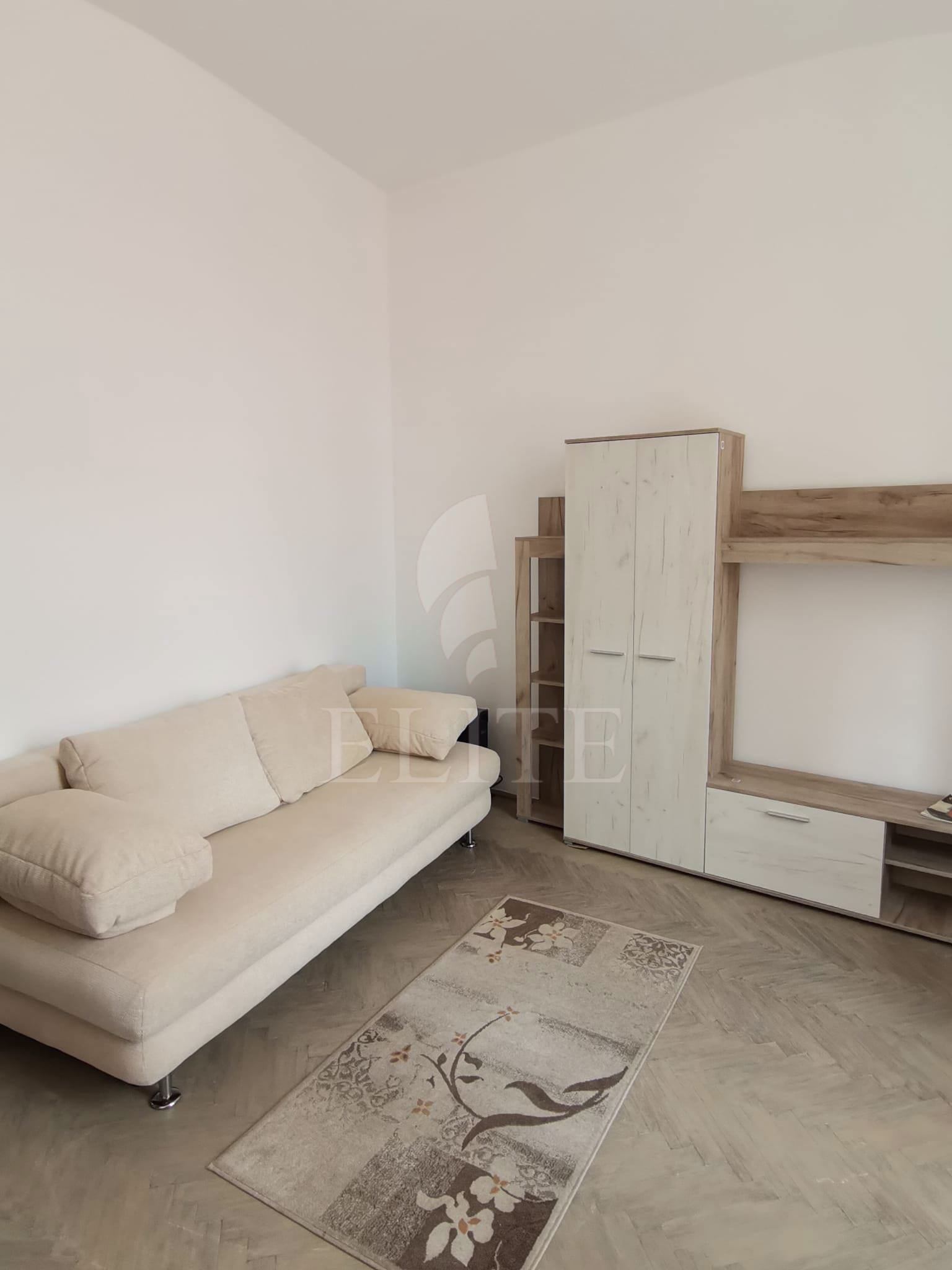 Apartament 3 camere în zona ULTRACENTRALA-1047630