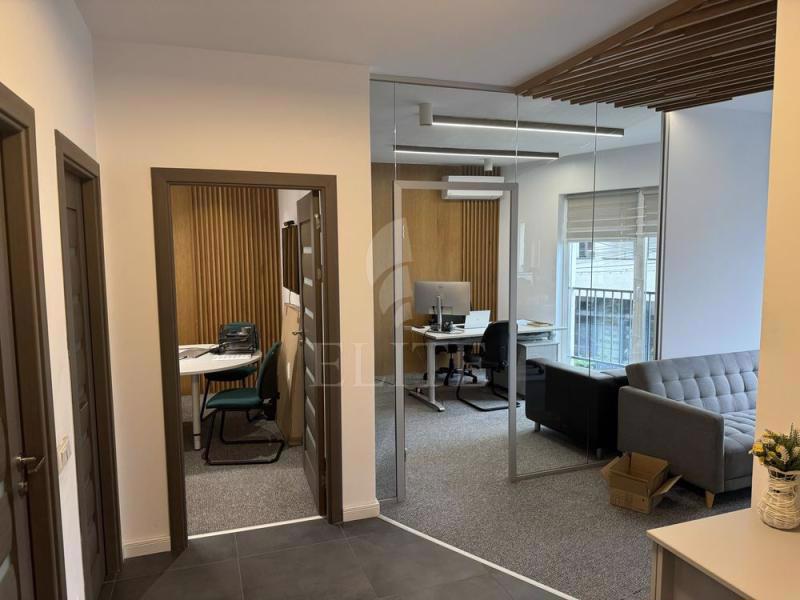 Apartament 4 camere în zona PARIS-1049214