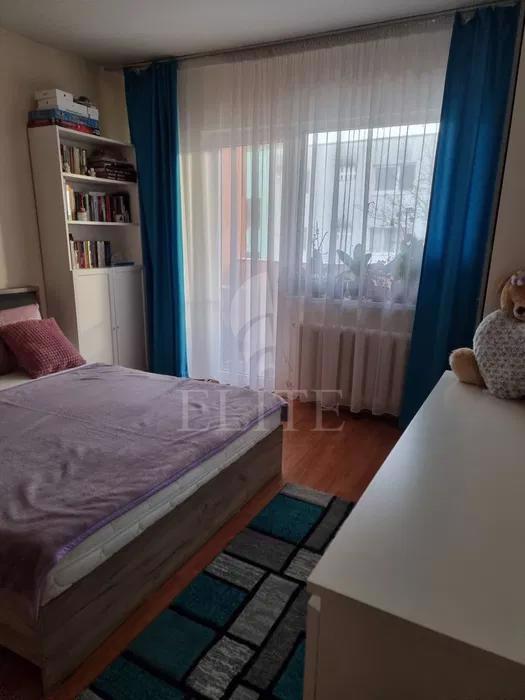 Apartament 4 camere în zona NORA-1049244