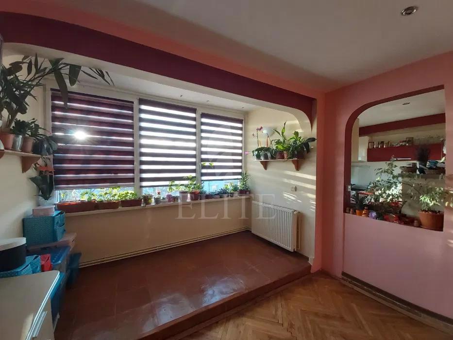 Apartament 4 camere în zona Grigore Alexandrescu-1054946