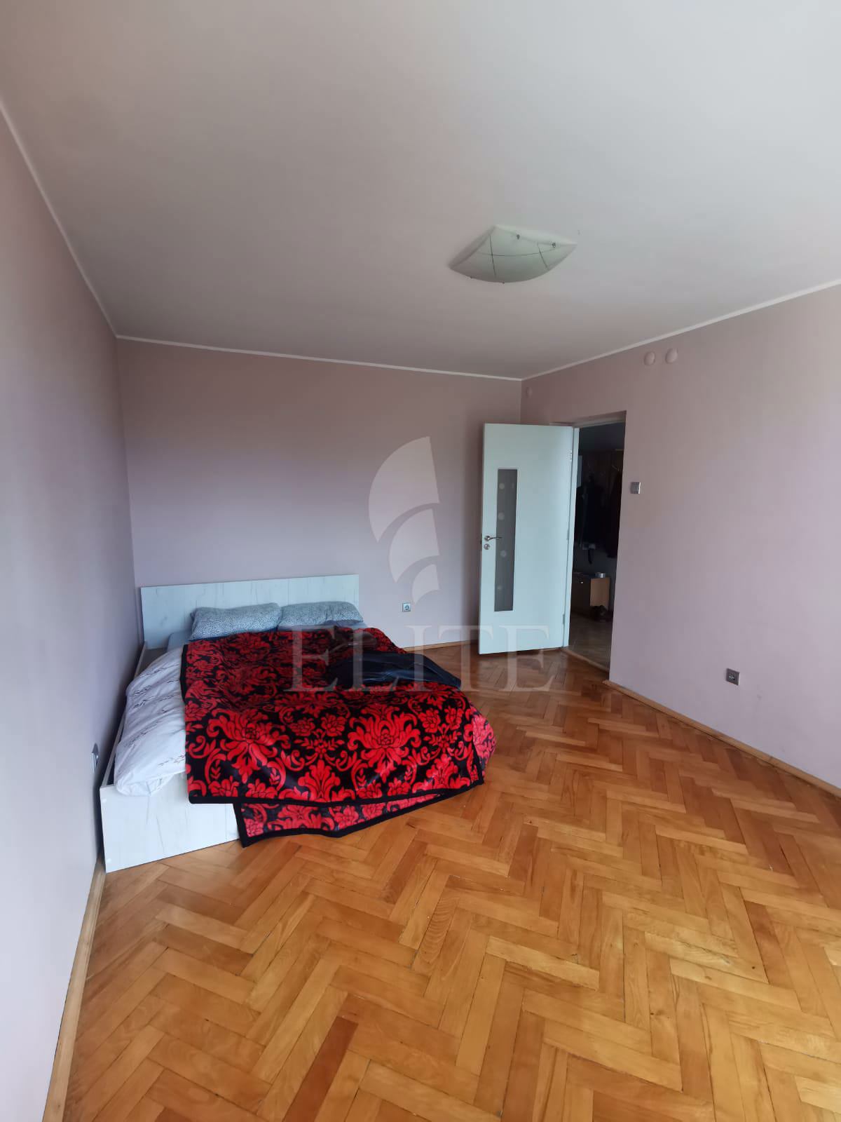 Apartament 3 camere în zona PLOPILOR-1055903