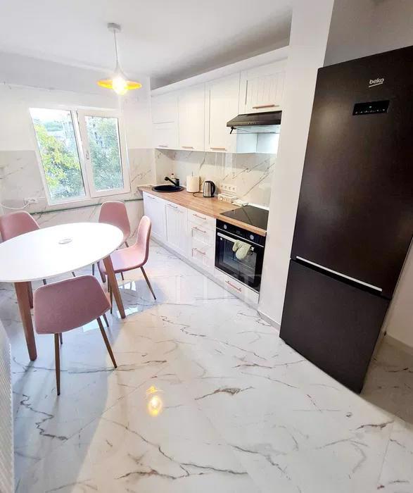 Apartament 3 camere în zona COLINA-1055937