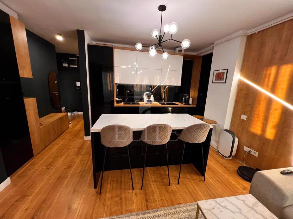 Apartament 3 camere în zona SEMICENTRALA-1057851