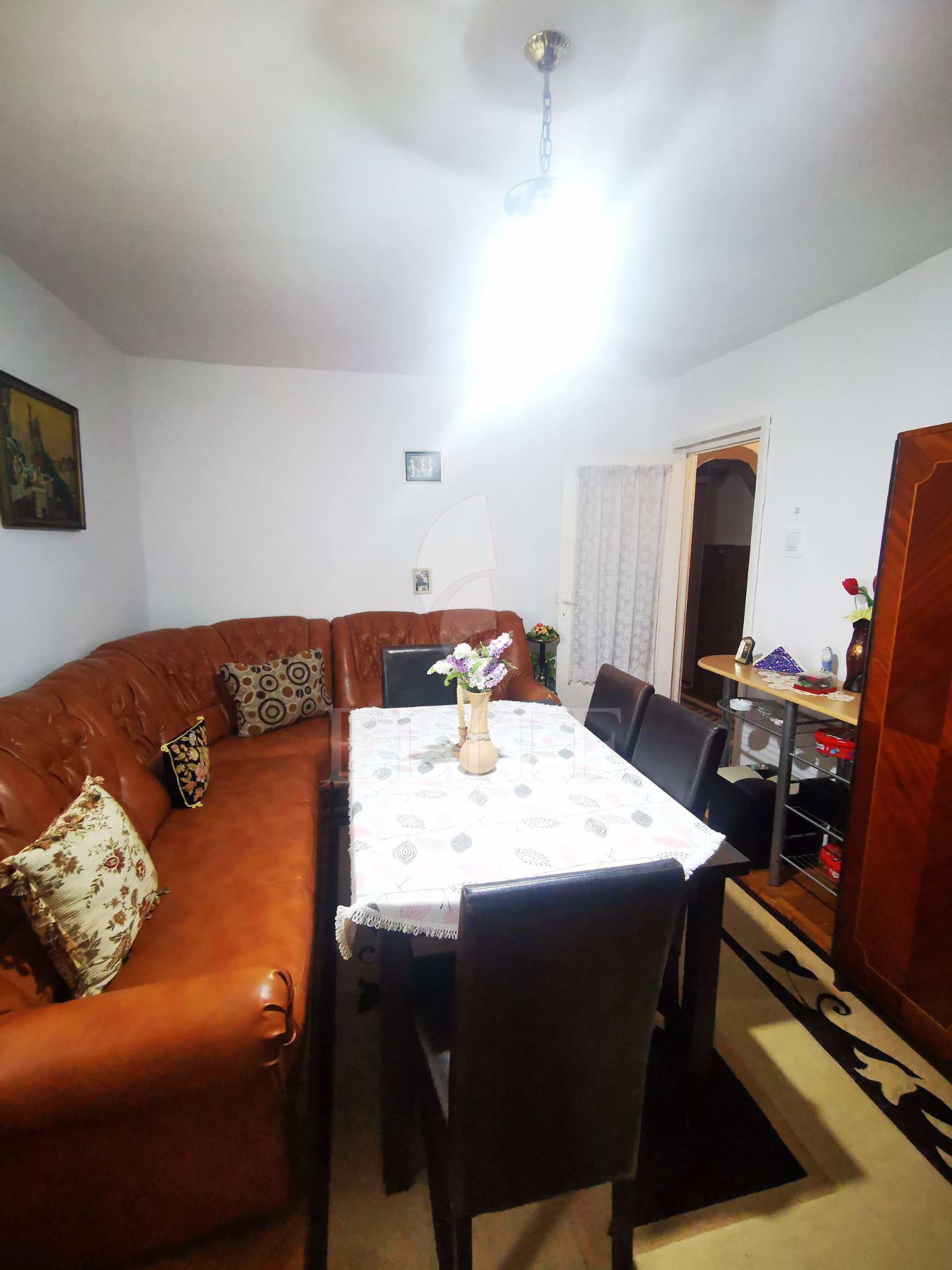 Apartament 3 camere în zona BILLA-1068405