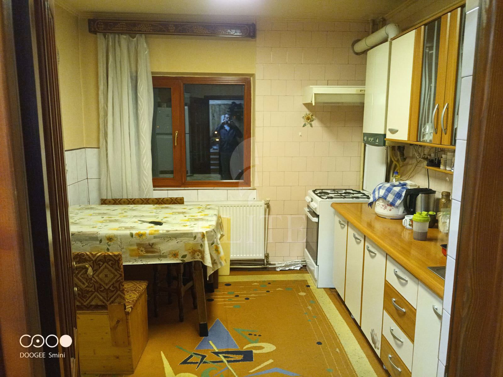 Apartament 4 camere în zona BLOCUL SPRAY-1074299