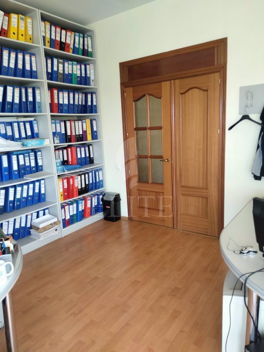 Apartament 4 camere în zona HOTEL ATHOS-1074508