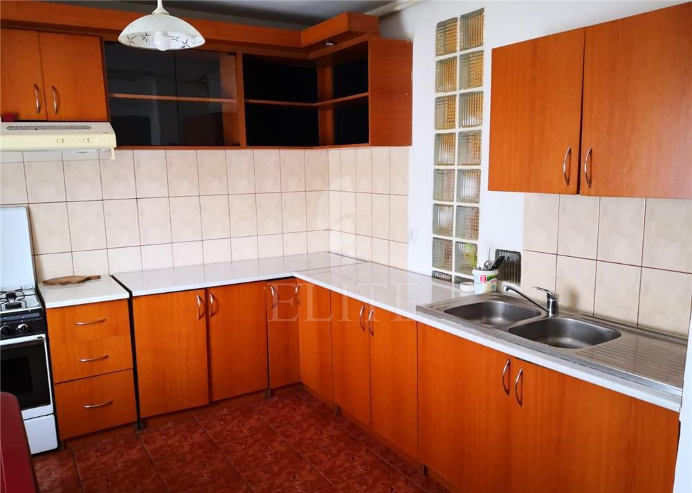 Apartament 3 camere în zona COMPLEX OLIMPIA-1075632