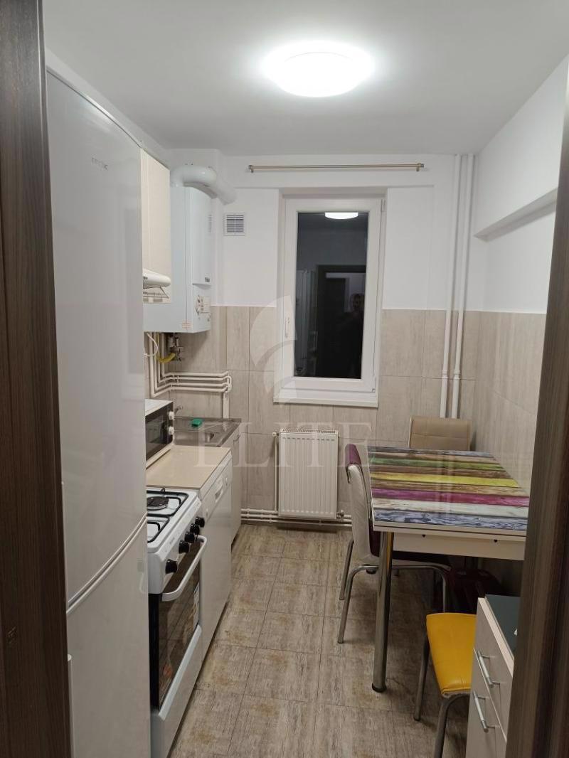 Apartament 2 camere în zona MERCUR-1076350