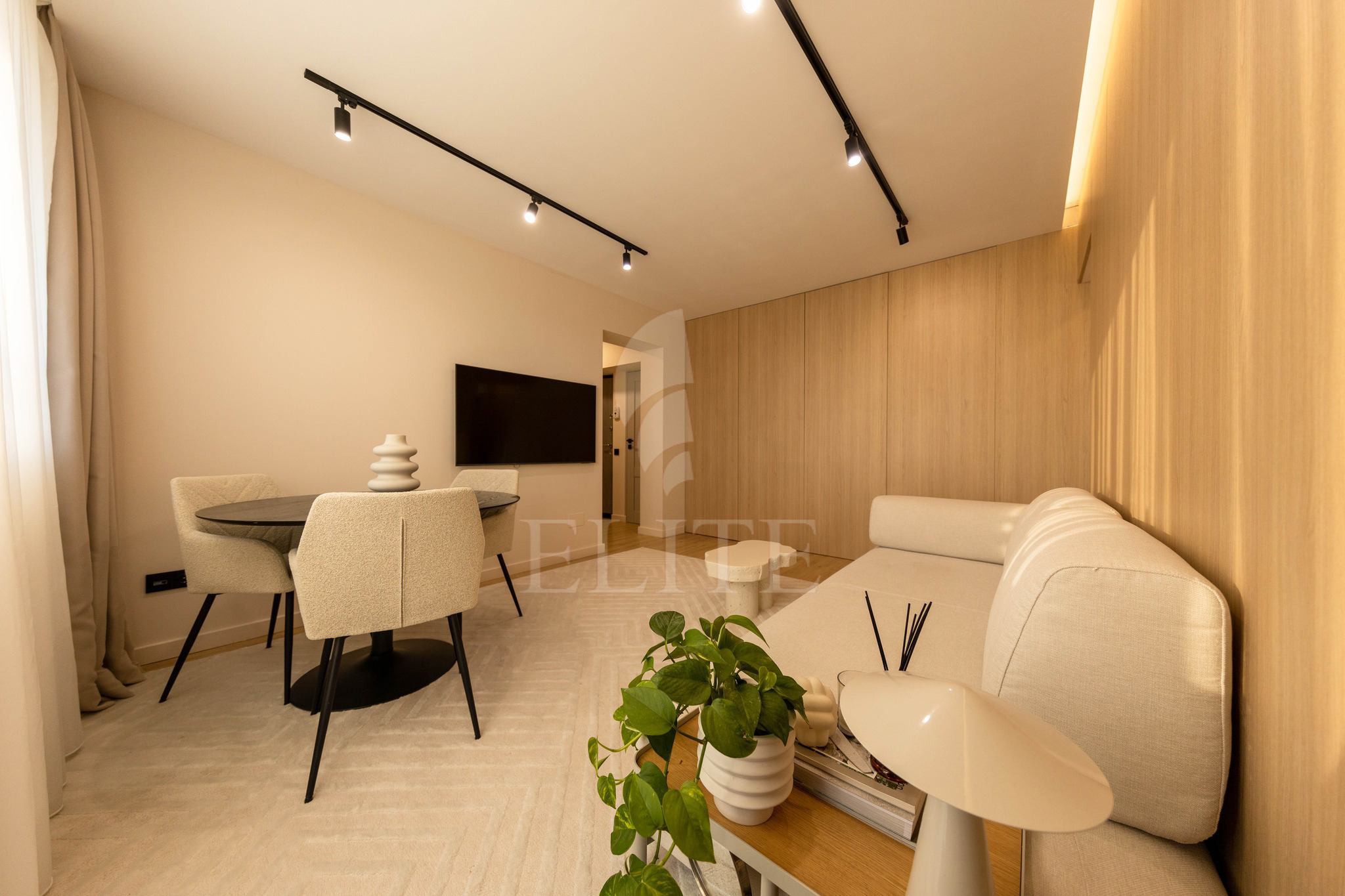 Apartament 2 camere în zona HERMES-1077009