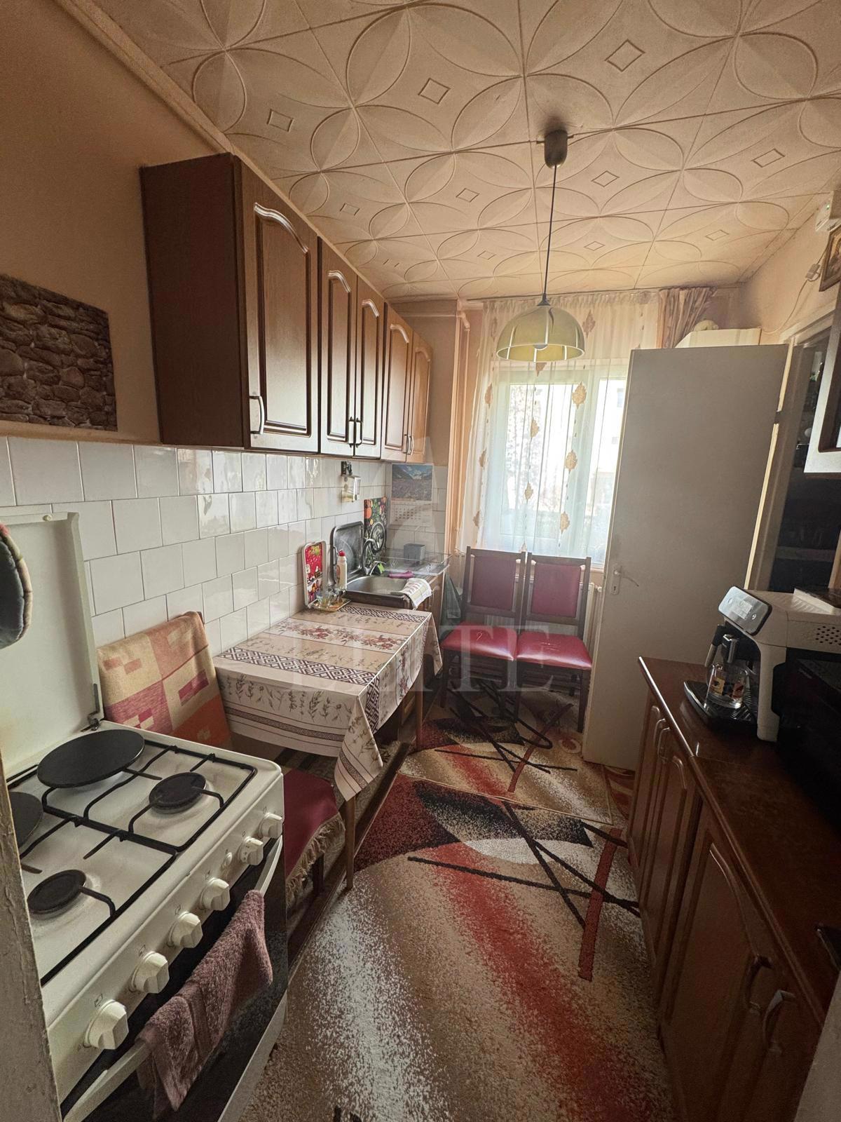 Apartament 3 camere în zona HERMES-1077305