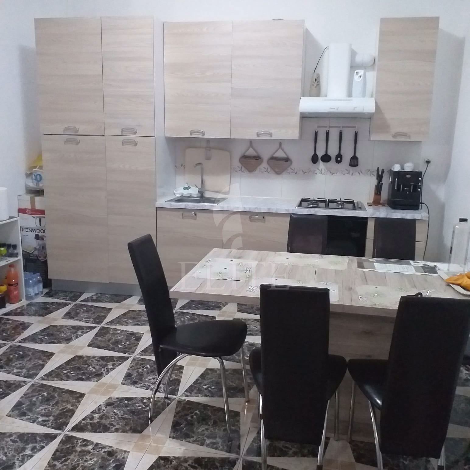 Apartament 3 camere în zona Centrala-1093631