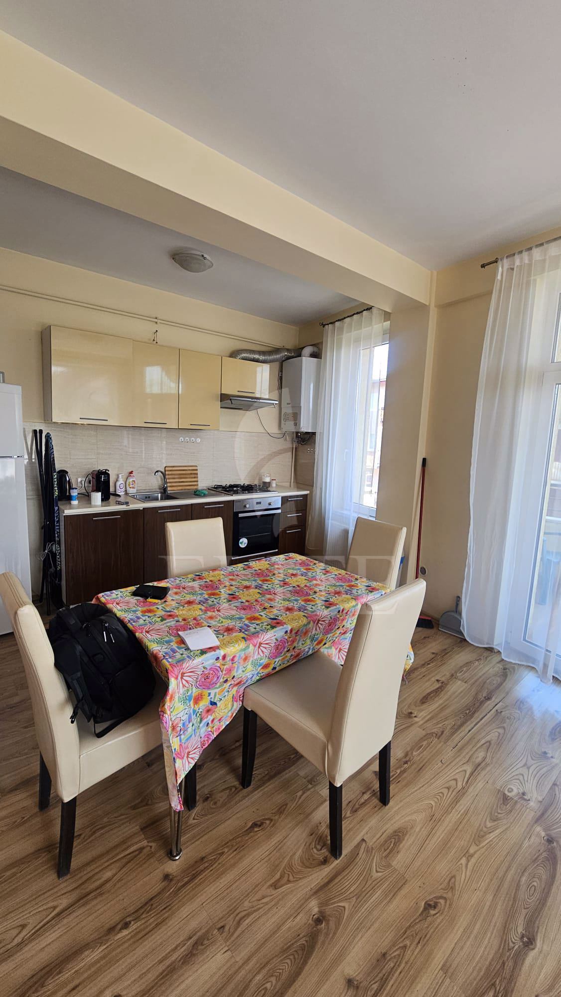 Apartament 4 camere în zona str. Padurii-1099379