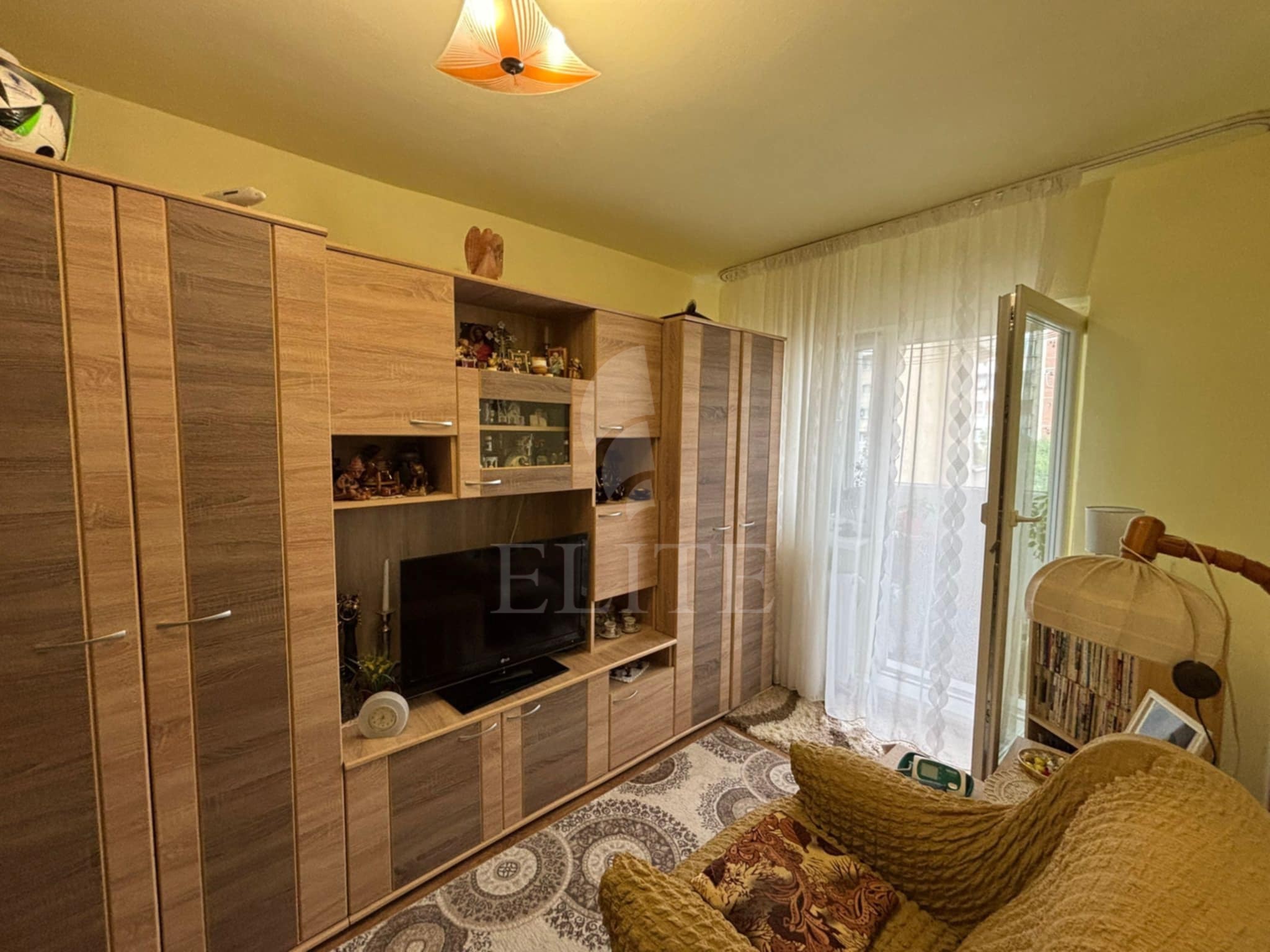 Apartament 4 camere în zona POD CALVARIA-1139278