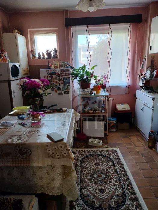 Apartament 4 camere în zona STRAZII LACU ROSU-1149006