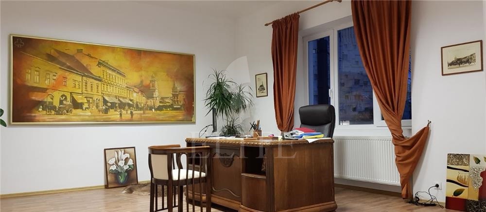 Apartament 4 camere în zona ULTRACENTRALA-1156523