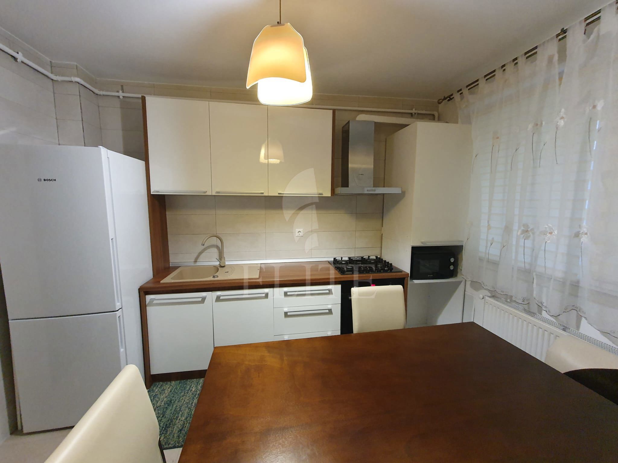 Apartament o camera în zona BAZA SPORTIVA-1160637