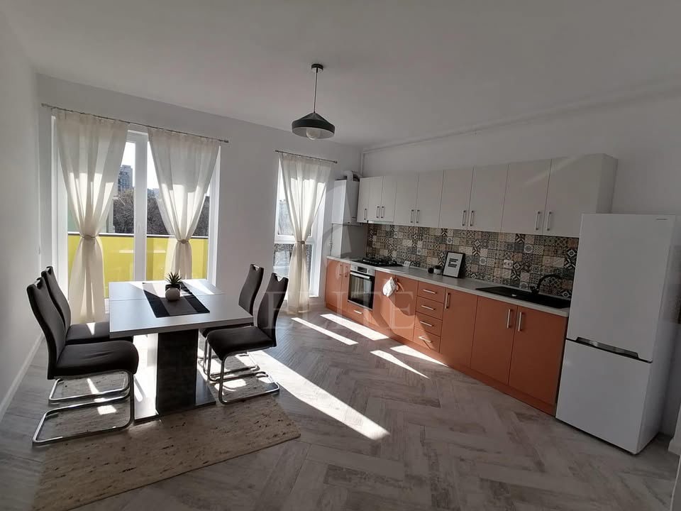 Apartament 3 camere în zona SEMICENTRALA-1161985