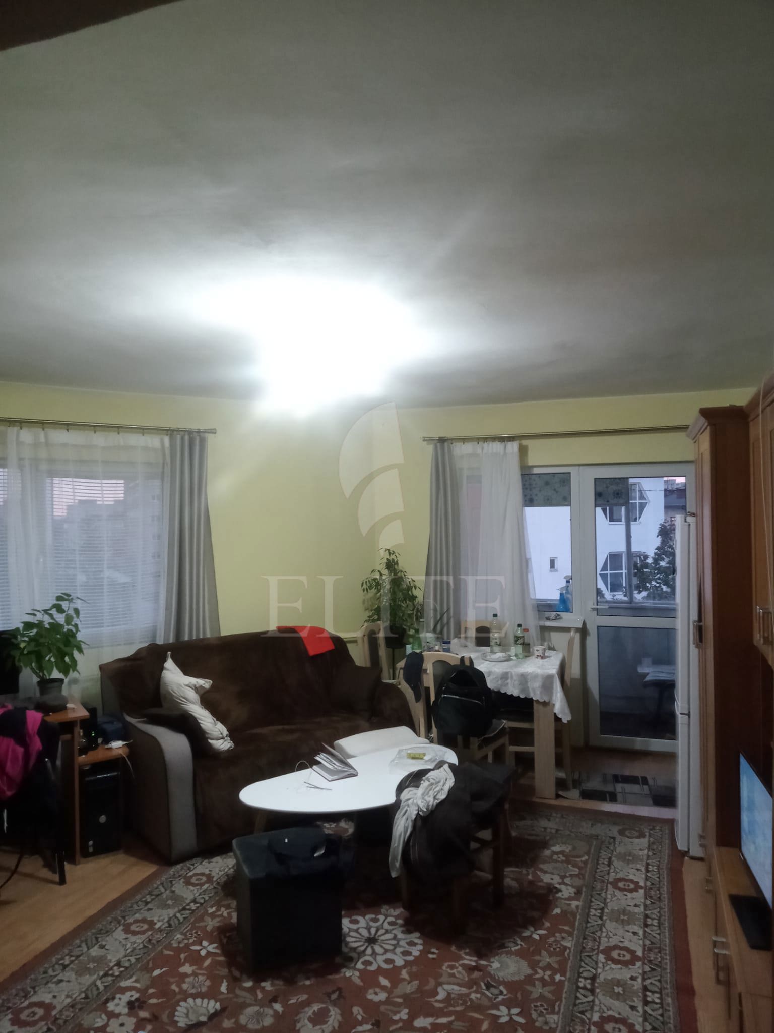 Apartament o camera în zona Blocul spray-1162065