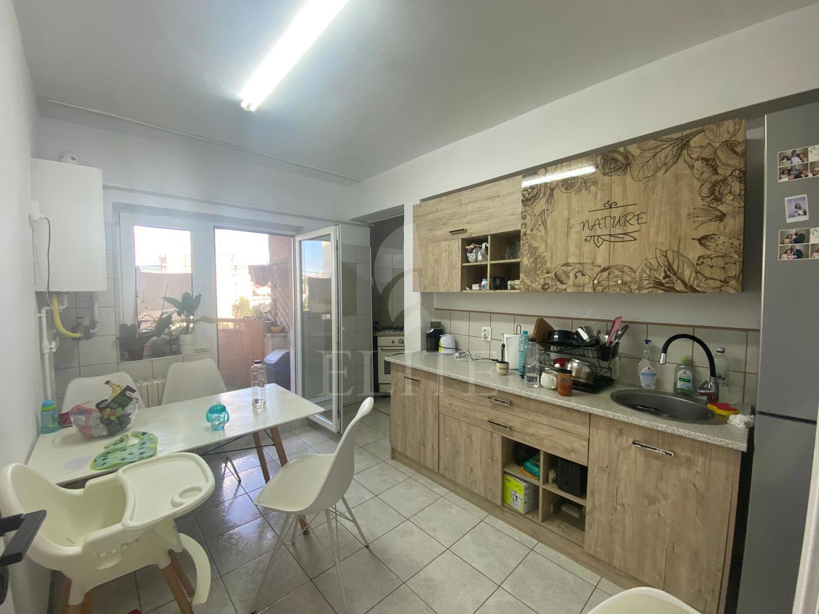 Apartament 4 camere în zona Mc Donald's-1174050