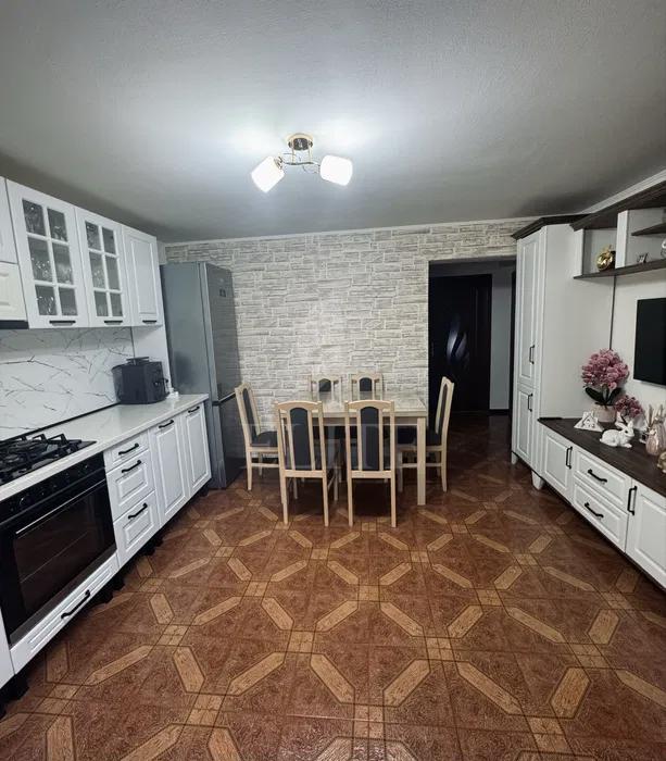 Apartament 3 camere în zona STRAZII FABRICII-1185542