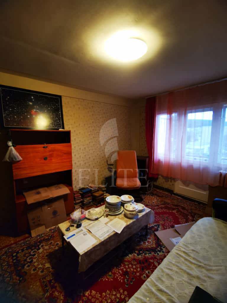 Apartament 4 camere în zona MC DONALDS-1187317