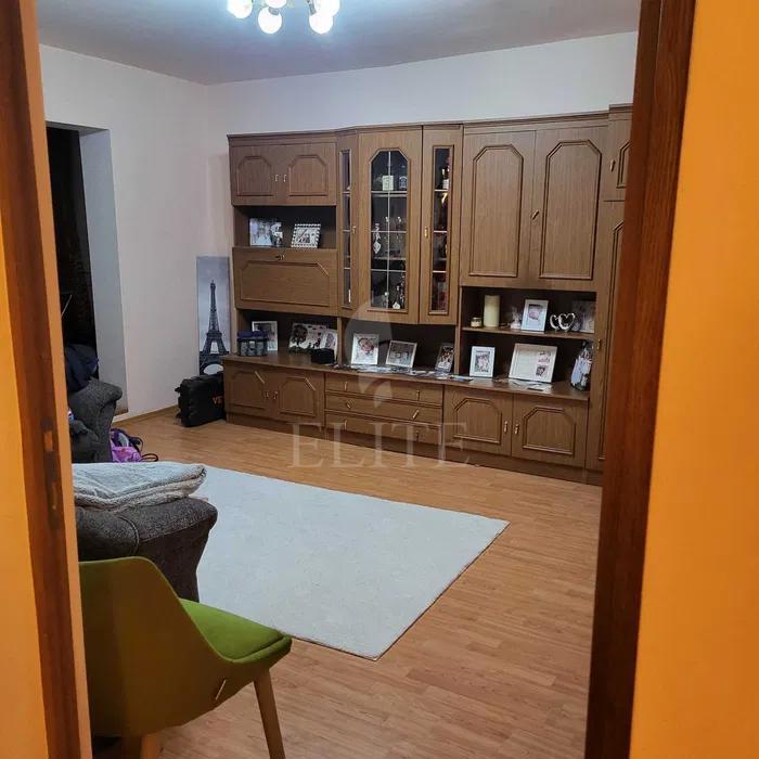 Apartament 4 camere în zona OLIMPIA-1187444