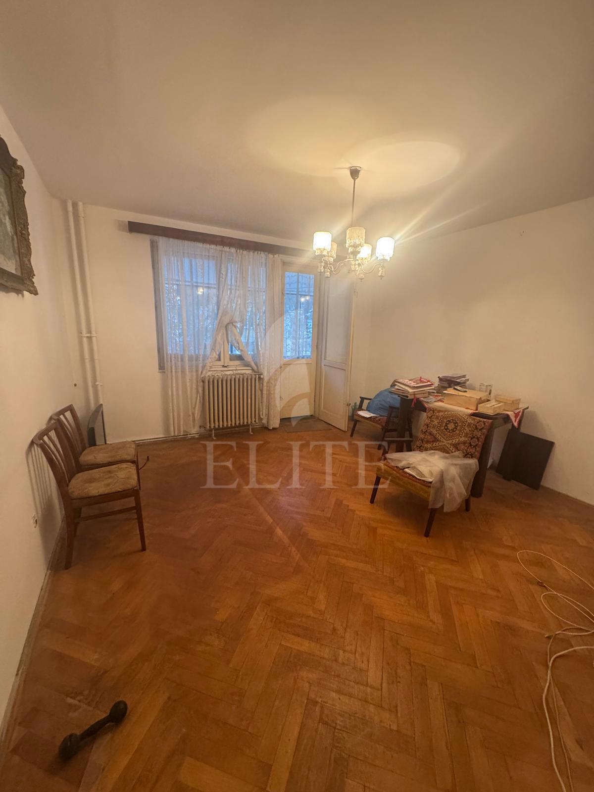 Apartament 4 camere în zona STRAZII SCARISOARA-1189352