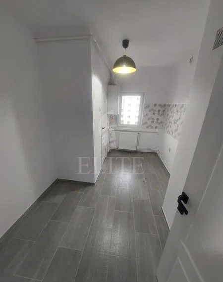 Apartament 3 camere în zona POD CALVARIA-1191131
