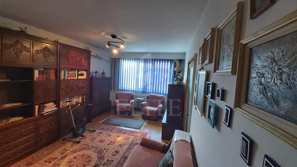 Apartament 3 camere în zona SEMICENTRALA-1191367