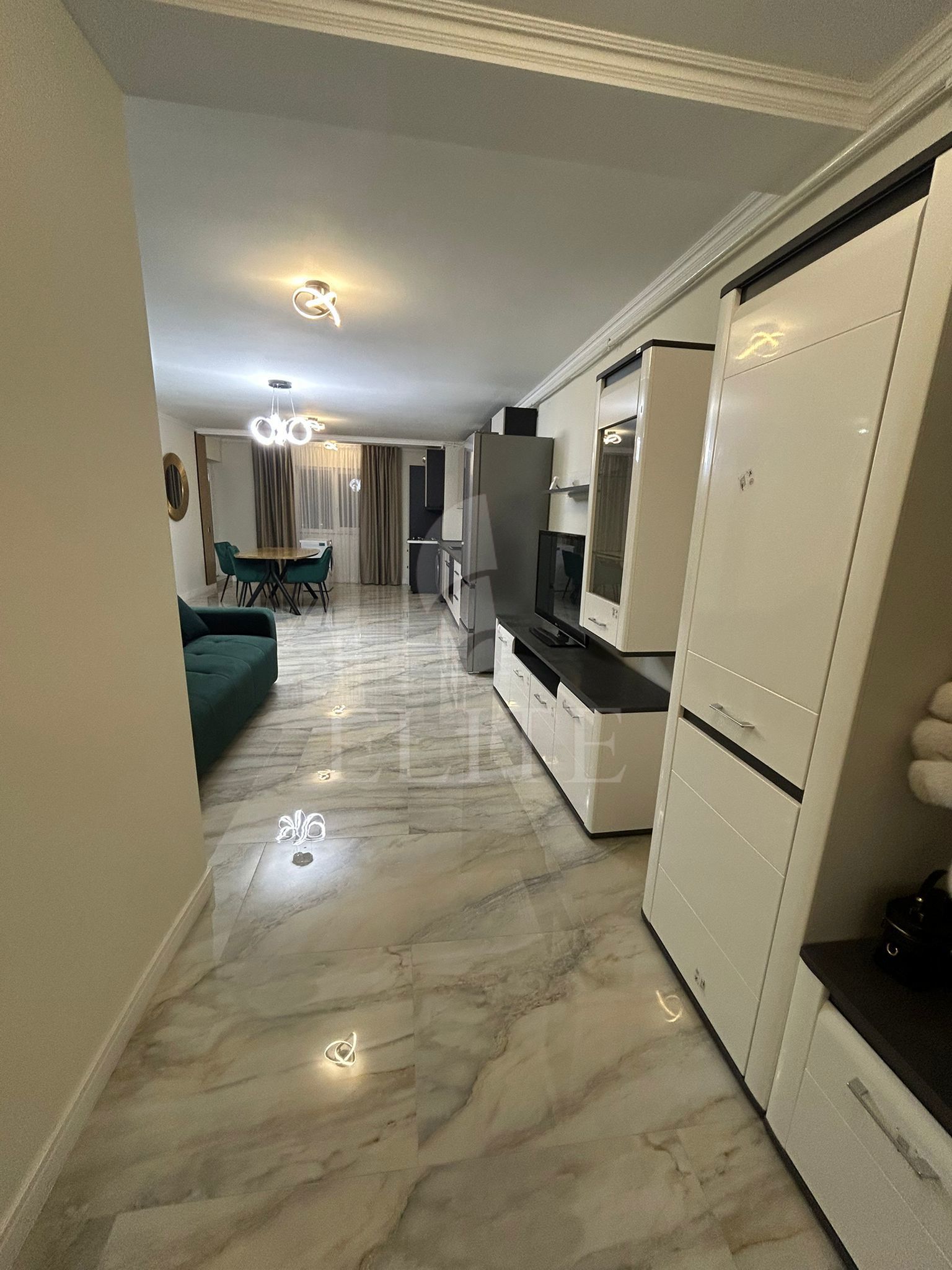 Apartament 3 camere în zona vis-a-vis de Magazin CBA-1195104