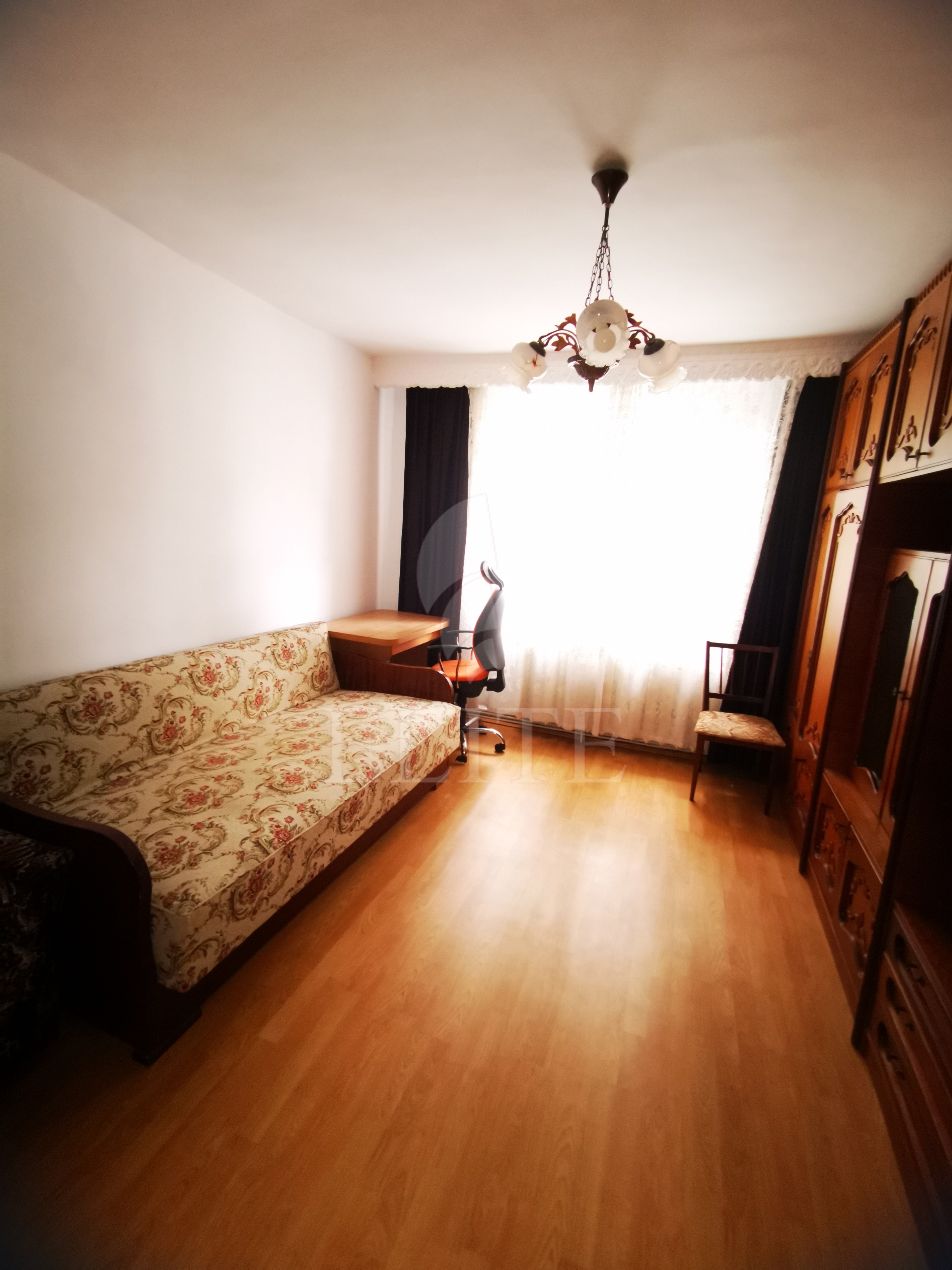 Apartament 4 camere în zona Kafland-1195455