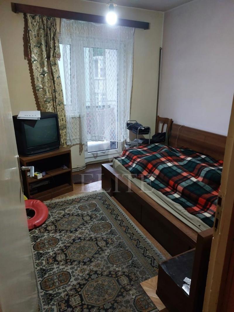 Apartament 4 camere în zona GRUIA-1196209