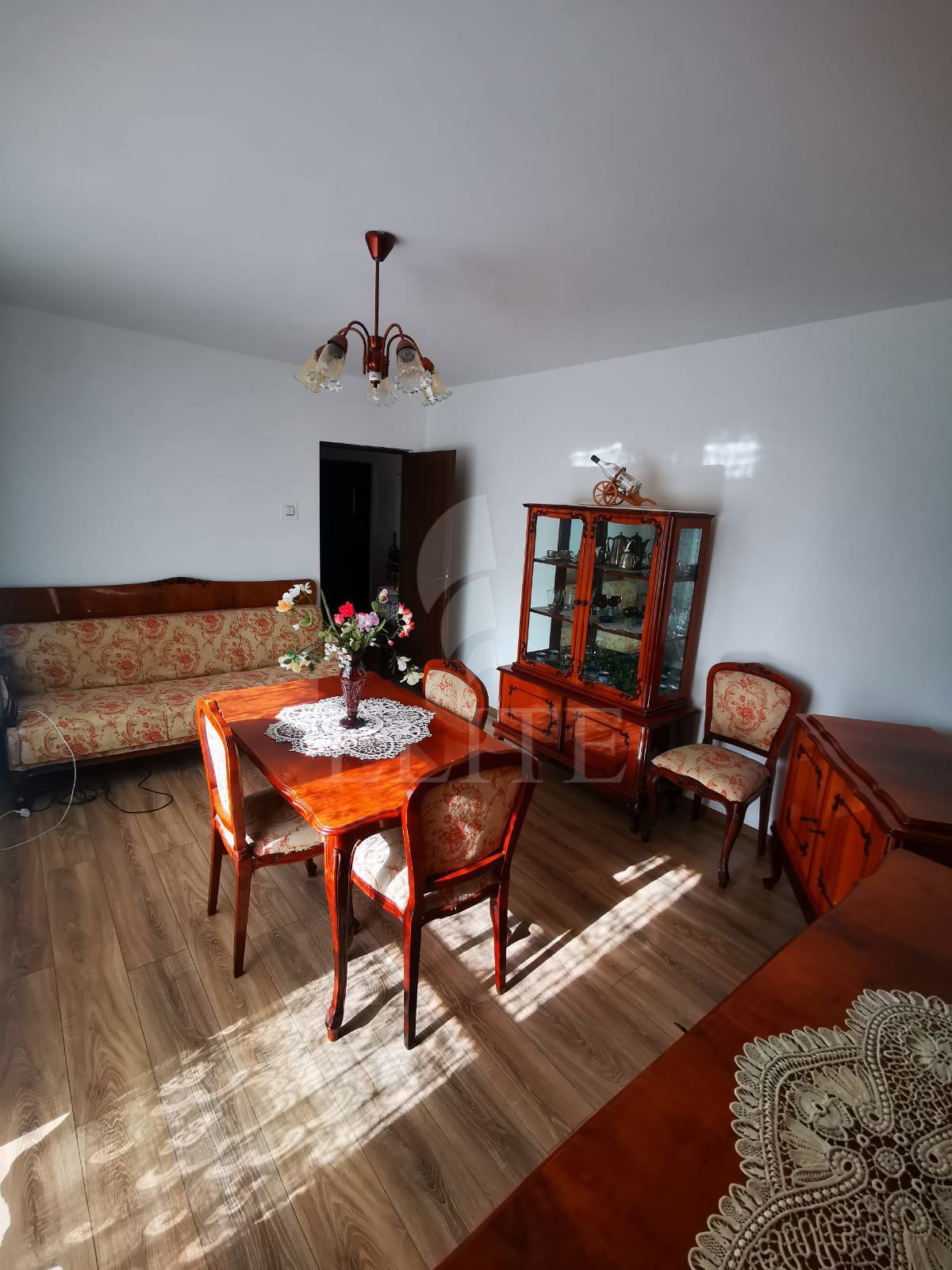 Apartament 4 camere în zona COMPLEX OLIMPIA-1196347