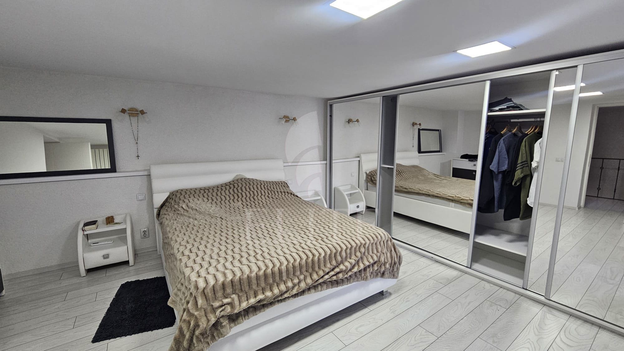 Apartament 3 camere în zona strazii Clinicilor-1196948