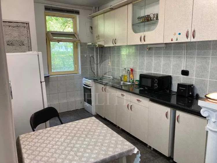 Apartament 3 camere în zona COMPLEX MERCUR-1200324