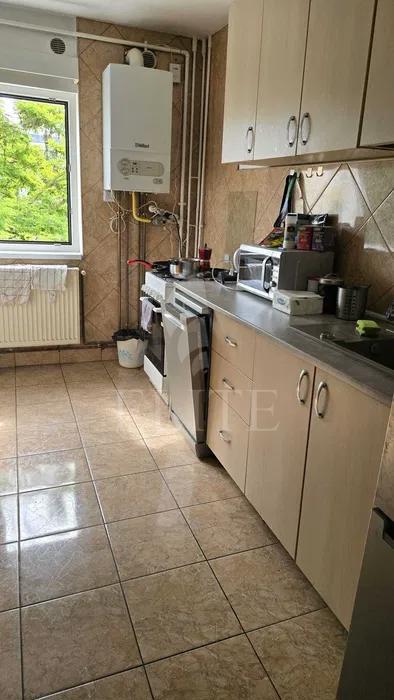 Apartament 4 camere în zona STRAZII LACU ROSU-1200691