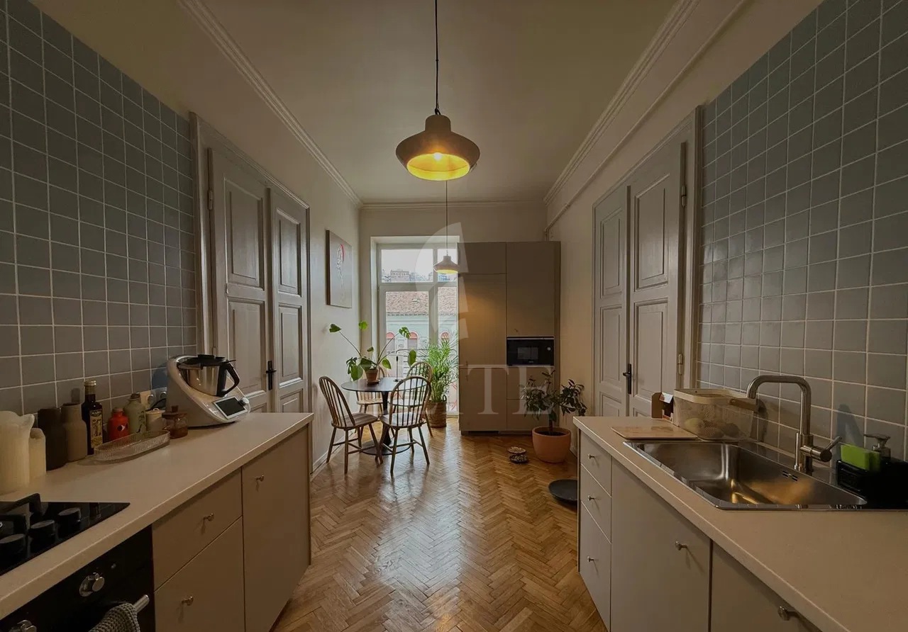 Apartament 3 camere în zona STRAZII HOREA-1207739