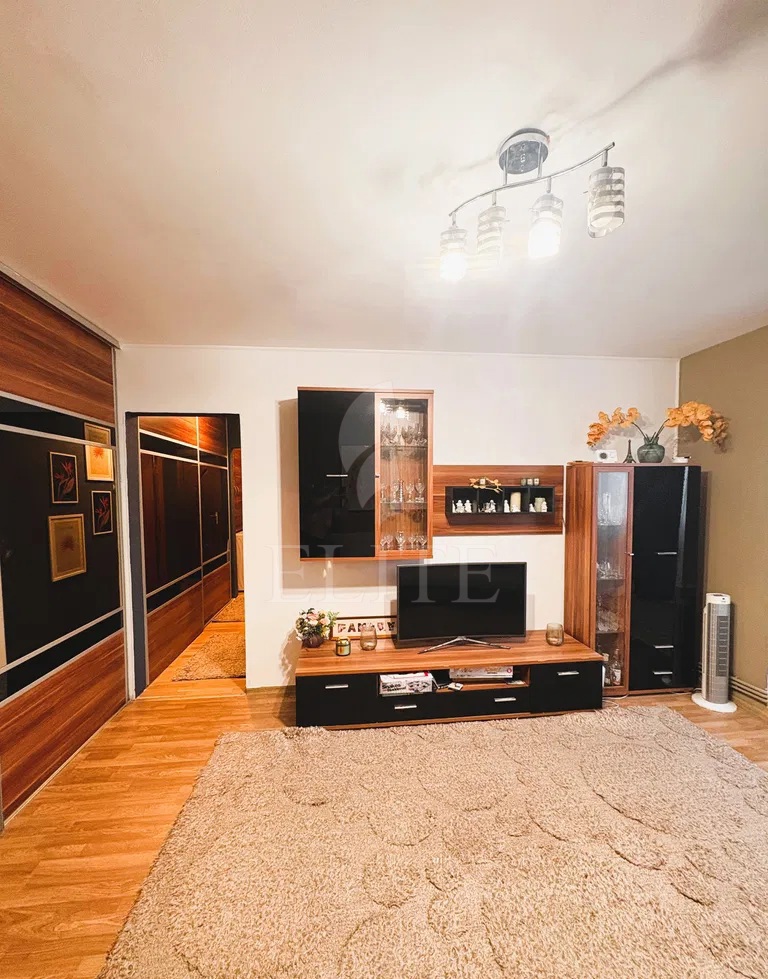 Apartament 3 camere în zona STRADA RETEZAT-1210895