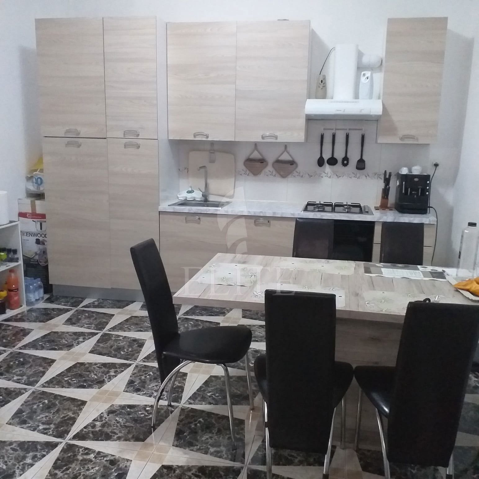 Apartament 3 camere în zona Centrala-1212429