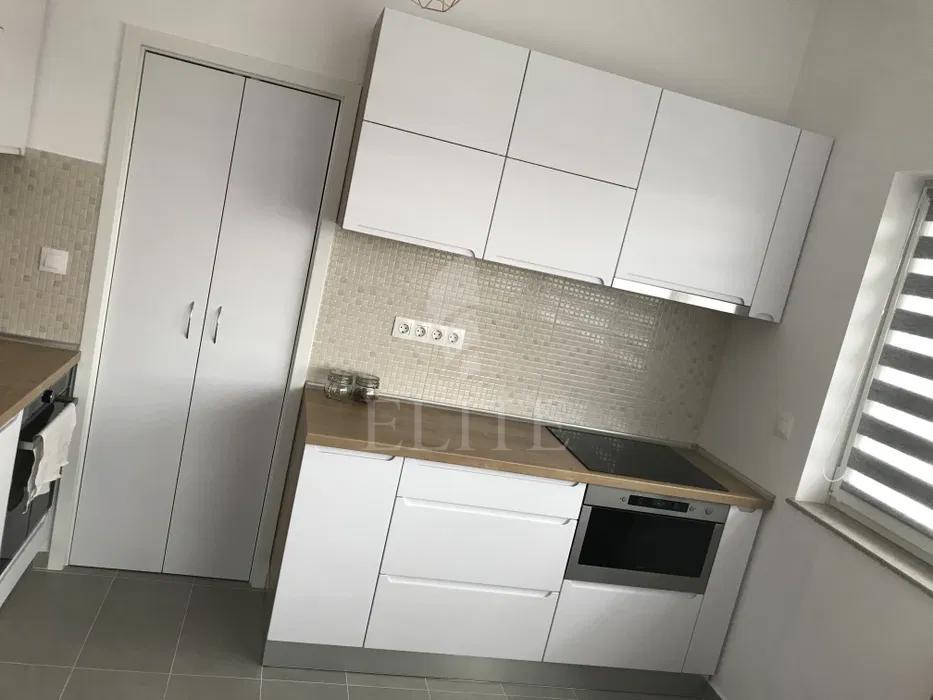 Apartament 4 camere în zona ELF-1224301