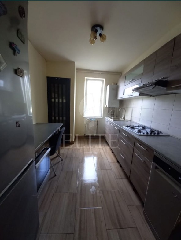 Apartament 3 camere în zona HOTEL Royal-1226325