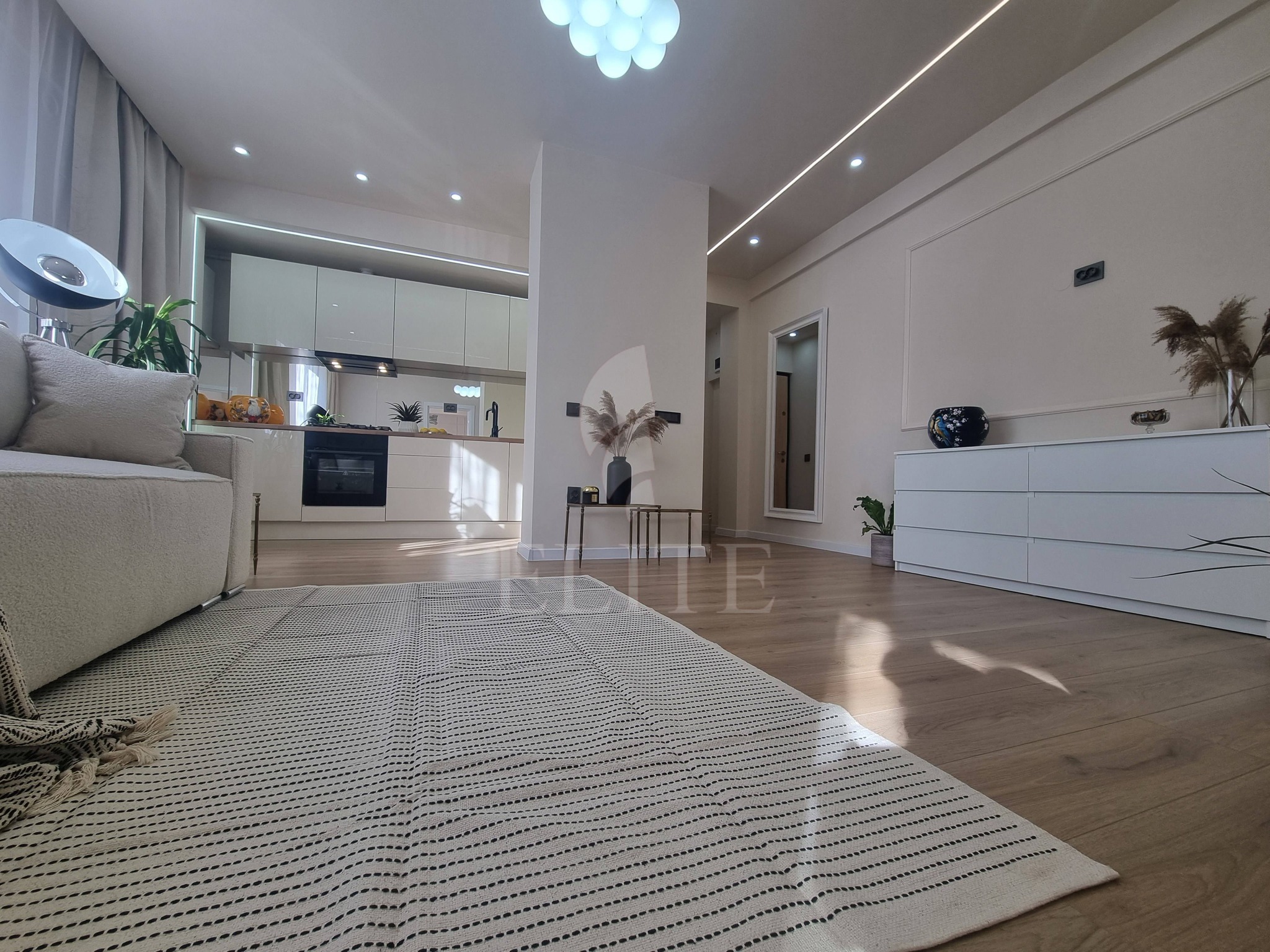 Apartament 2 camere în zona STRAZII HOREA-1226481