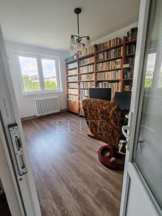 Apartament 3 camere în zona STRAZII BAITA-1226970