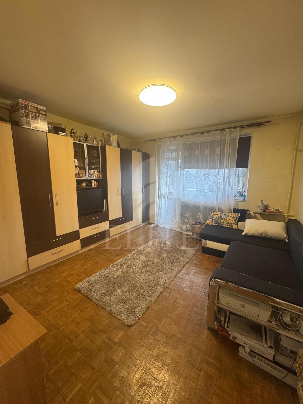 Apartament 3 camere în zona STRAZII BORSEC-1227979
