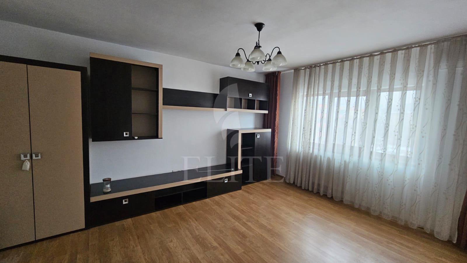 Apartament 3 camere în zona SALA SPORTURILOR-1227987