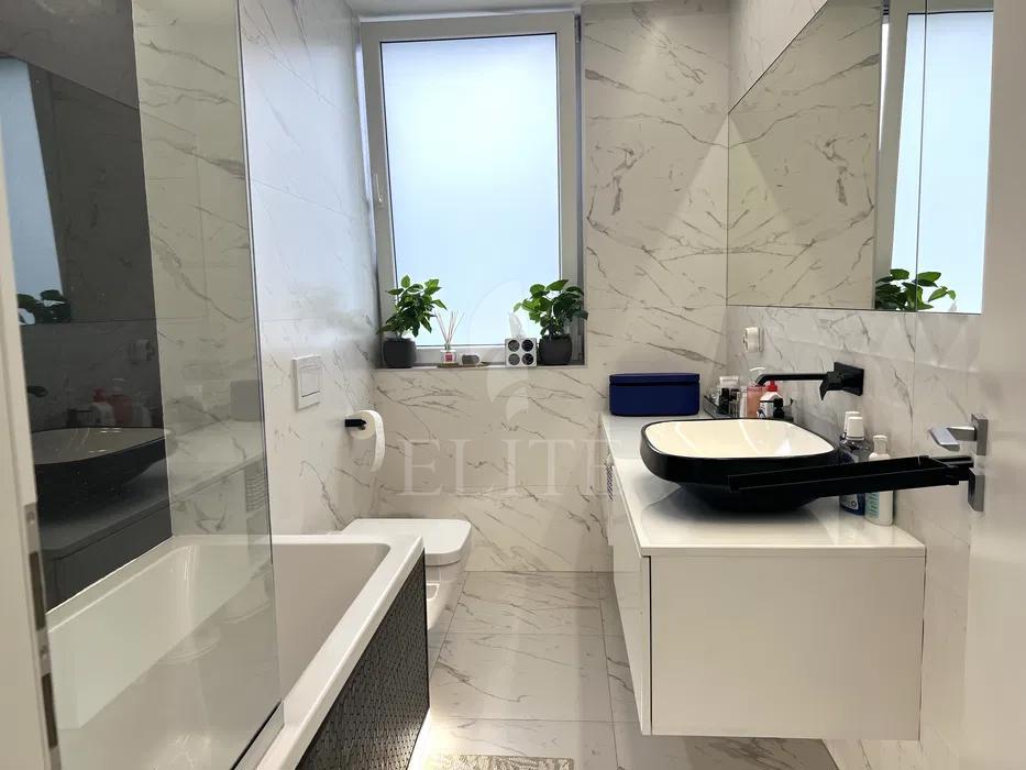 Apartament 4 camere în zona BAZA SPORTIVA-1230068